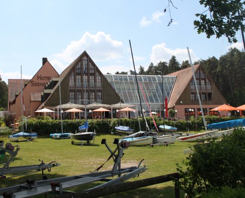 Strandhotel Seehof - Seeseite mit Terrasse