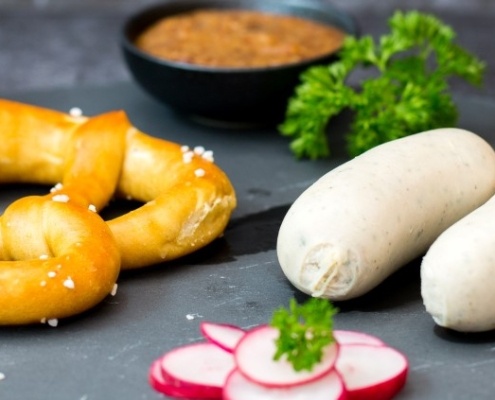 Frühschoppen - Weißwürsten, Brezel, Radieschen und süßem Senf