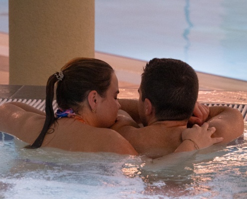 kleines Bild vom Liebespaar im Strandhotel Seehof Pool