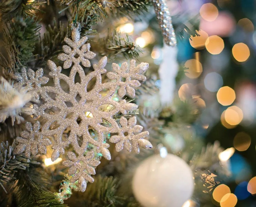 Gedeckter Tisch im Restaurant festlicher Weihnachtsbrunch am Brombachsee