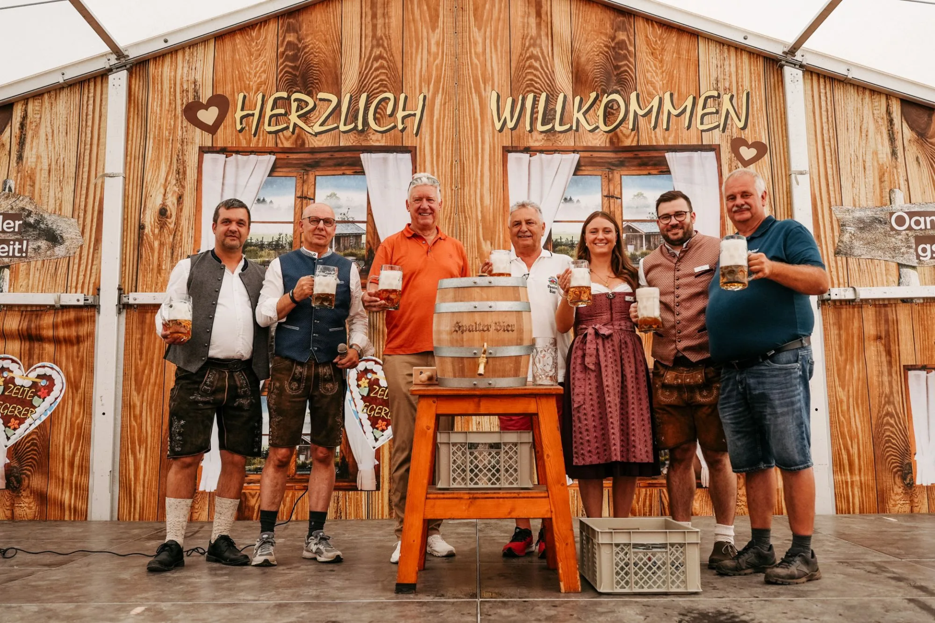 Fassanstich mit Marco Kleemann, Markus Wölflik, Hubert Stanka, Dieter Selz, Marlene Bosch, Nikolaj Hüttel und Christian Egerer - Foto Strandhotel Seehof Fassanstich mit Marco Kleemann, Markus Wölflik, Hubert Stanka, Dieter Selz, Marlene Bosch, Nikolaj Hüttel und Christian Egerer - Foto Strandhotel Seehof